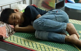 Vụ 40 học sinh ngộ độc: Nữ phó hiệu trưởng nói gì về clip "ngăn học sinh đi viện" gây tranh cãi?