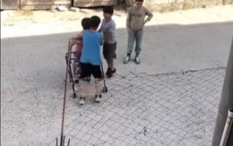 Bố mẹ những đứa trẻ này là ai? Thật muốn tặng hoa họ và nói rằng: "Anh chị dạy con tốt quá!'