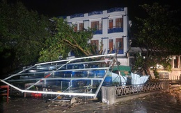 Hình ảnh tan hoang sau khi bão số 10 quét qua miền Trung