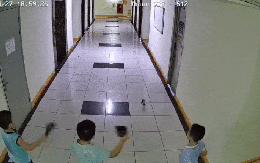 Tranh cãi vụ cháu bé ở Hà Nội ném dép trúng van nước chung cư khiến 4 thang máy lênh láng, hư hỏng