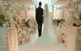 Đám cưới đang viral khắp Trung Quốc: Cô dâu nhan sắc sang xịn mịn, chú rể là tổng tài đẹp nhất quả đất