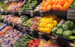 Rau xanh rẻ bất ngờ, siêu thị hàng hóa dồi dào chống bão Bualoi