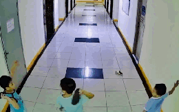 Xôn xao thông tin bé trai ném dép làm gãy vòi phun nước PCCC dẫn tới hỏng 2 thang máy giá tiền tỉ