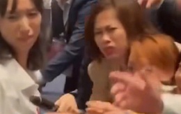 Góc nhìn của luật sư về vụ "nhảy lên bàn" để giật phiếu mua căn hộ ở phường Bình Dương