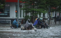 Mệt mỏi vì bơm xong lại ngập trong biệt thự chục tỉ ở Hà Nội