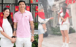 "Team qua đường" gặp Văn Hậu - Hải My check-in ngay trước biệt thự bạc tỷ mới xây, visual "cam thường" gây sốt!