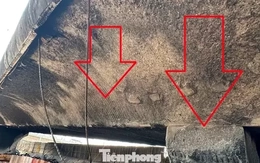 Cận cảnh dầm nhịp và trụ cầu Vĩnh Tuy bị cháy trơ lõi thép