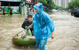 Cảnh đi thuyền, kéo xe tự chế tại khu đô thị triệu USD nhưng hễ mưa là ngập ở Hà Nội