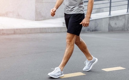 Khi mỡ máu tăng cao, cơ thể sẽ xuất hiện 4 bất thường khi đi bộ: Nhiều người bỏ qua