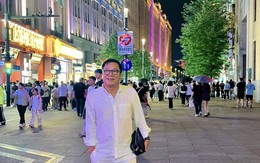 Ngoại hình U70 cực phong độ của nam nghệ sĩ ở chung cư đường Nguyễn Xiển, viên mãn bên vợ kém 16 tuổi