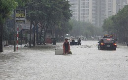 Mưa lớn kéo dài, hàng loạt khu nhà giàu ở Hà Nội lại biến thành "làng chài"