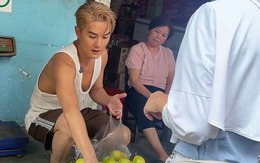 1 Anh Trai Vượt Ngàn Chông Gai thất thế, ngồi lầm lũi bán trái cây lề đường mưu sinh?