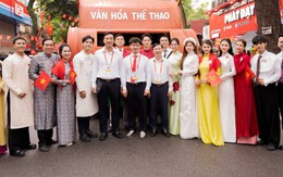 Khối nghệ sĩ bị nhắc nhở ở diễu hành, Cục trưởng Xuân Bắc xử lý nhanh bằng 1 hành động!