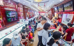 Có tiền không mua nổi vàng, tóm lại chuyện gì đang xảy ra?