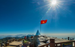 “Vượt nắng, thắng mưa”, chứng khoán Việt Nam lập đỉnh mới, VN-Index tiến sát mốc 1.700 điểm