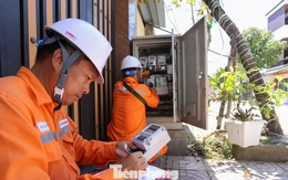 Người dân Nghệ An, Hà Tĩnh 'kêu trời' vì tiền điện tăng vọt giữa mùa mưa bão