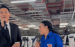 Thiếu uý được ca sĩ Phương Thanh nhường luôn sân khấu sau pha cất giọng: Sao bảo ông trời không cho ai tất cả?