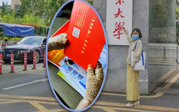 Con trượt Đại học, mẹ 50 tuổi âm thầm “học ké” tài liệu ôn tập rồi bất ngờ đỗ hẳn Thạc sĩ