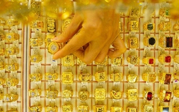 Giá vàng lập đỉnh liên tục, có nên mua vào để chớp cơ hội lấy lời?