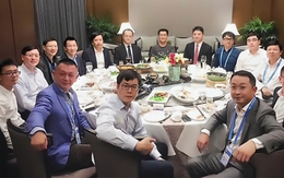 Đi họp lớp, người có chức vụ cao ngồi riêng, tôi được xếp với nhóm còn lại: Về nhà nhận được tin nhắn thề không bao giờ quên