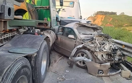 5 ô tô va chạm liên hoàn trên cao tốc Cao Bồ - Mai Sơn