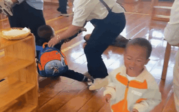 Cảnh tượng hỗn loạn trong một lớp học mầm non khiến ai cũng xanh mặt: Thương các cô giáo quá!