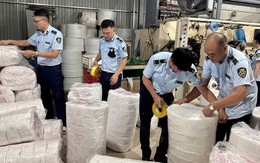 Phát hiện xưởng sản xuất hàng trăm ngàn bỉm trẻ em, băng vệ sinh giả