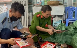 Hà Nội: Thu giữ 1 tấn ‘lạp xưởng hà khẩu nướng đá’ không rõ nguồn gốc