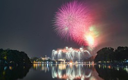 Khoảnh khắc đếm ngược và pháo hoa rực sáng chào năm mới 2026