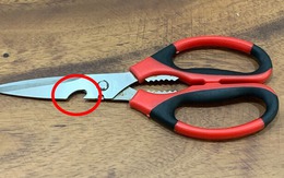 90% người mù tịt về công dụng của chiếc lỗ khuyết trên kéo