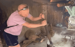 Khách Tây tự trải nghiệm việc vốn "dành cho nông dân Việt Nam" xưa: Làm 1 hành động khiến ai cũng cười