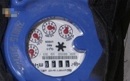 Đồng hồ nhảy 149 m³ trong 12 ngày, ngốn hơn 1,5 triệu đồng tiền nước, gia chủ khẳng định “nhà không có người” nhưng thợ đến kiểm tra thông báo: “Không có dấu hiệu bị can thiệp”