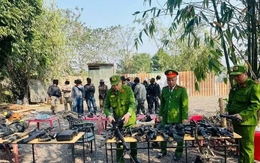 Hà Nội: Thu giữ 42 khẩu súng bắn đạn nhựa của nhóm chơi trò đánh trận giả