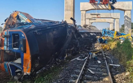 Thái Lan: Cần cẩu đổ sập xuống đoàn tàu đang chạy, ít nhất 22 người thiệt mạng