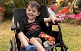 Mẹ phát hiện căn bệnh đáng sợ của con trai nhờ quan sát dáng đi bất thường