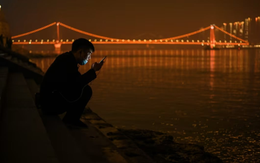 Buồn của quốc gia giàu mạnh nhất nhì thế giới: Từ trẻ đến già bị cô đơn bủa vây dù có 1,4 tỷ người, vùng vẫy trong tá gánh nặng từ tài chính đến hôn nhân