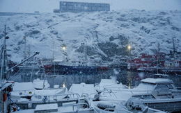 Sự thật 'trần trụi' ở vùng đất Mỹ đang nhắm đến: Chẳng phải mỏ vàng, chỉ sống nhờ tôm và tiền trợ cấp