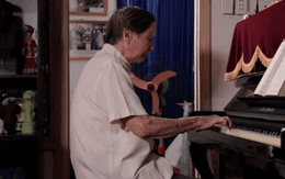 Cựu Chủ tịch Hội Âm nhạc Hà Nội sở hữu kho nhạc cả nước thuộc lòng, tuổi 97 chỉ có thể giao tiếp bằng mắt