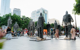 Họa sĩ đứng sau triển lãm lịch sử hút hơn 2 triệu lượt khách trên phố đi bộ Nguyễn Huệ nhận Bằng khen của UBND TP. HCM