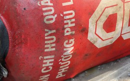 Ai là người thân nam giới mặc áo bóng đá "Phú Lâm FC" trôi trên sông Rạch Chiếc, liên hệ ngay công an