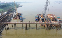 Cận cảnh công trường thi công cầu hơn 3.400 tỷ đồng nối Hà Nội - Phú Thọ