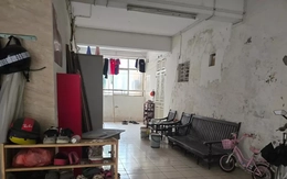 Hà Nội: Cận cảnh hành lang, cầu thang thoát hiểm của chung cư biến thành nhà kho