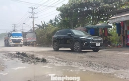 Đường nhựa hóa đất đá, hàng quán phải đóng cửa vì ế ấm