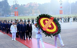 Hình ảnh Đại biểu dự Đại hội XIV vào Lăng viếng Chủ tịch Hồ Chí Minh