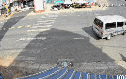 Clip tài xế liên tục bấm còi, xoay nhiều vòng trên đường khiến người dân hoảng sợ: Công an vào cuộc