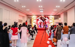 Từ chối biểu diễn văn nghệ trong tiệc tất niên, nhân viên bị công ty đuổi việc