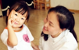 Một hành động của trẻ khiến nhiều cha mẹ lầm tưởng là EQ cao, thực chất chỉ là khôn vặt!
