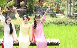 Thiếu nữ nô nức chụp ảnh Tết ở Bảo tàng Áo dài