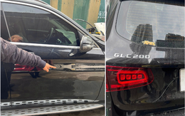 Điều tra vụ ô tô Mercedes bị cào xước, đập kính lái khi đỗ trên vỉa hè Hà Nội