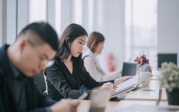 Thị trường lao động Việt Nam trước bước ngoặt 2026: Người lao động thận trọng, ưu tiên “chữa lành” thay vì thu nhập và năng lực gốc trở thành bộ lọc nhân tài giữa “cơn bão” AI